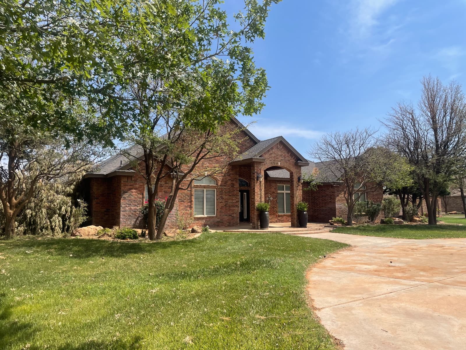 Exterior painting in Lubbock Tx. By luxeline painters of Lubbock. Fascia, and soffit