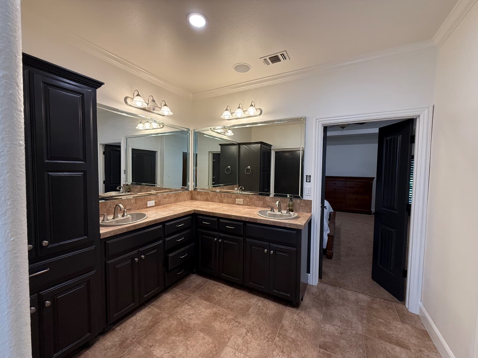 Full Bathroom repaint done by luxeline painters in Amarillo tx